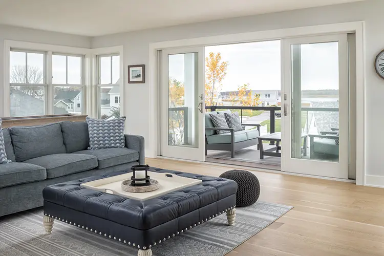 Bright living space in a renovated beach house – Driftwood Lane project, Pine Point Beach, Scarborough, Maine