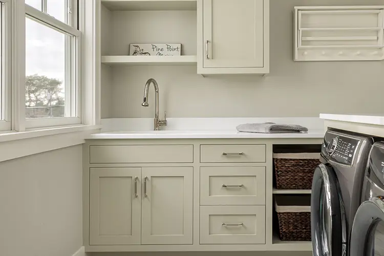Primary bathroom with soaking tub – Driftwood Lane, Pine Point Beach, Maine