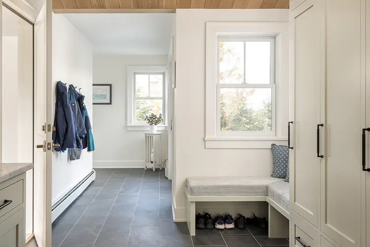 Freestanding tub and glass shower – Driftwood Lane, Pine Point Beach, Maine