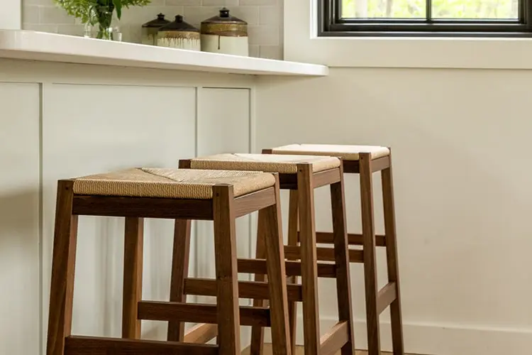 Kitchen counter seating – Lake House, Windham, Maine